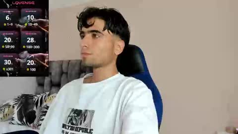 Snapshot of tom_walton chatting on 10.26.25 tom online show from 10.26.25