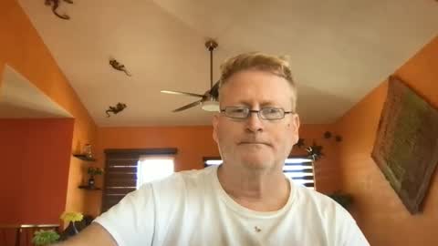 Snapshot of tomascausa chatting on 02.20.26 Hola online show from 02.20.26