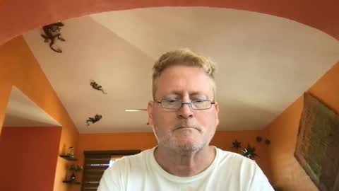 Snapshot of tomascausa chatting on 02.24.26 Hola online show from 02.24.26