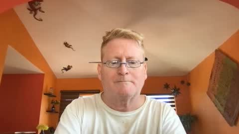 Snapshot of tomascausa chatting on 02.25.26 Hola online show from 02.25.26