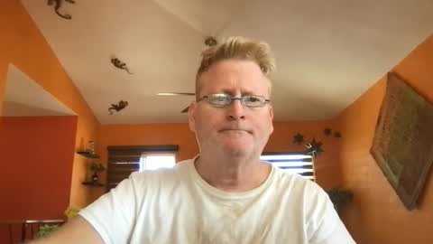 Snapshot of tomascausa chatting on 02.26.26 Hola online show from 02.26.26