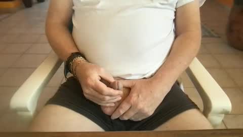 Snapshot of tomascausa chatting on 03.19.26 Hola online show from 03.19.26