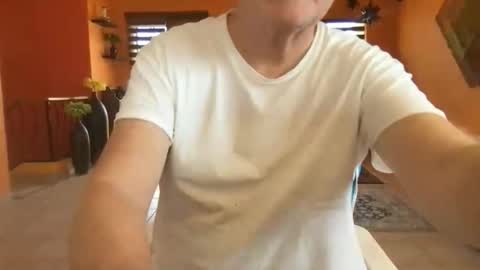 Snapshot of tomascausa chatting on 04.01.26 Hola online show from 04.01.26