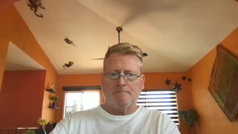 Snapshot of tomascausa chatting on 04.14.26 Hola online show from 04.14.26