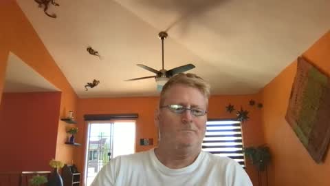 Snapshot of tomascausa chatting on 04.16.26 Hola online show from 04.16.26