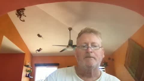Snapshot of tomascausa chatting on 04.24.26 Hola online show from 04.24.26