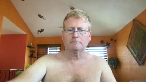 Snapshot of tomascausa chatting on 06.17.26 Hola online show from 06.17.26