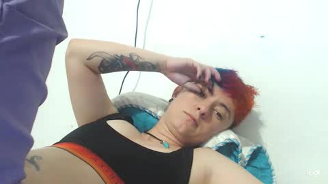 Snapshot of tomboyblue chatting on 01.11.25 Blue online show from 01.11.25