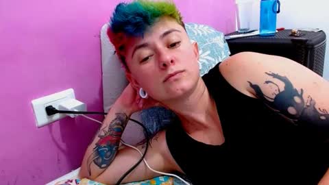 Snapshot of tomboyblue chatting on 10.03.25 Blue online show from 10.03.25