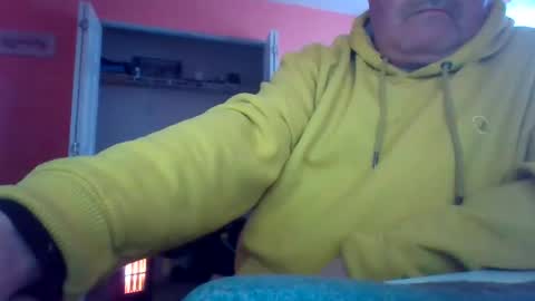 Snapshot of tomcat4848 chatting on 12.15.25 tomcat4848 online show from 12.15.25