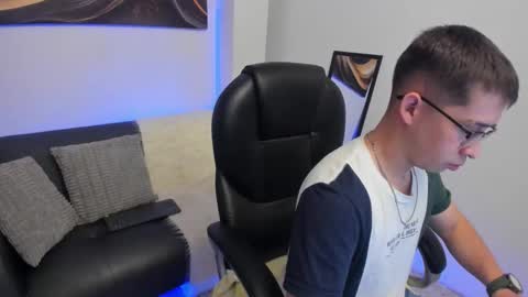 Snapshot of tommas_johnson chatting on 02.25.26 Tomas online show from 02.25.26