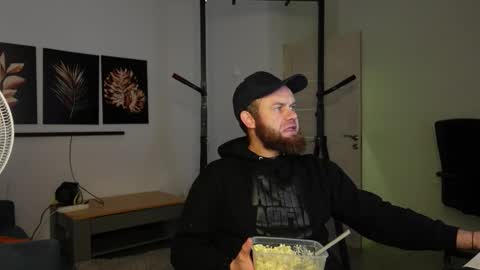 Snapshot of tommy_burnzzz chatting on 11.19.25 tommy burnzzz online show from 11.19.25