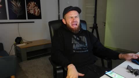 Snapshot of tommy_burnzzz chatting on 11.20.25 tommy burnzzz online show from 11.20.25