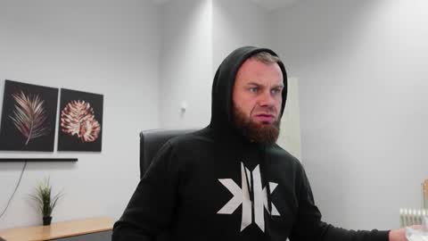 Snapshot of tommy_burnzzz chatting on 11.29.25 tommy burnzzz online show from 11.29.25