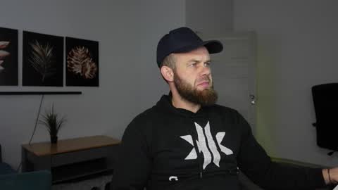 Snapshot of tommy_burnzzz chatting on 12.01.25 tommy burnzzz online show from 12.01.25