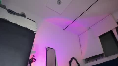   Thomas    online show from 01.23.25