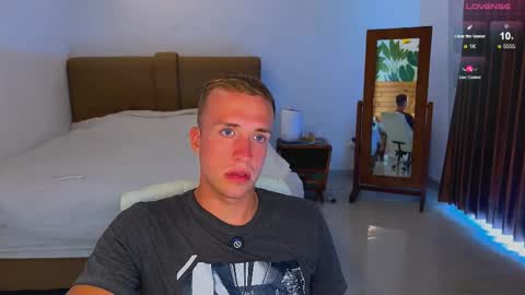 Snapshot of tommy_cumfinger chatting on 09.26.25 Tommy online show from 09.26.25