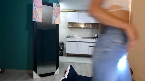 Snapshot of tomoe_b chatting on 01.07.25 leyla online show from 01.07.25