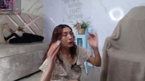 Snapshot of tomoe_b chatting on 01.28.25 leyla online show from 01.28.25