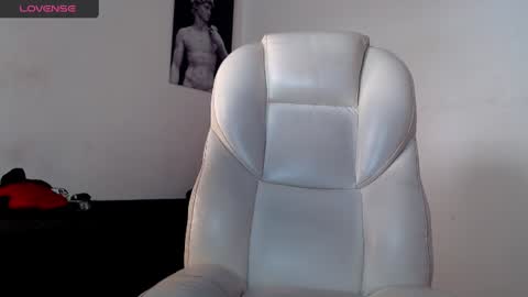 Snapshot of tonibelmont chatting on 01.12.25 TONI BELMONT online show from 01.12.25