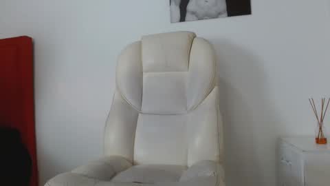 Snapshot of tonibelmont chatting on 03.10.25 TONI BELMONT online show from 03.10.25