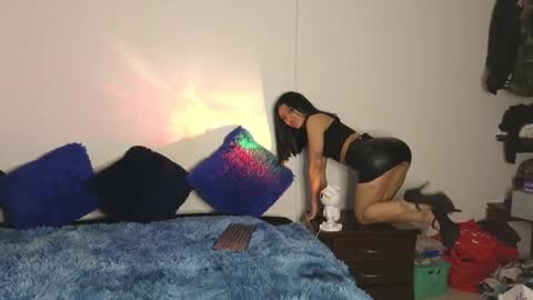 Snapshot of tony_and_sophia chatting on 12.06.24 Sophia Tony online show from 12.06.24