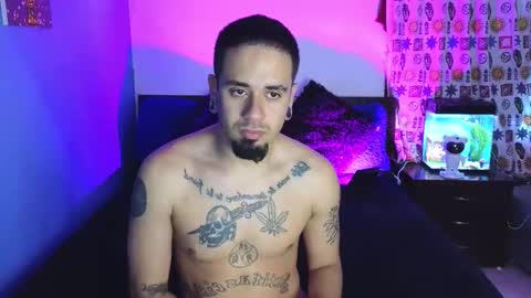 Snapshot of tony_and_sophia chatting on 10.22.25 Sophia Tony online show from 10.22.25