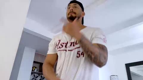 Snapshot of tony_muscle1 chatting on 02.13.26 tony muscle1 online show from 02.13.26