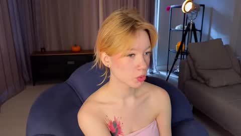 Hey hey Im Megan Pvt open. Im very glad to see you here online show from 04.24.26