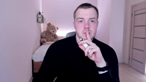 Snapshot of toohornyserj chatting on 01.04.25 toohornyserj online show from 01.04.25