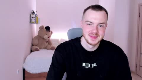 Snapshot of toohornyserj chatting on 01.11.25 toohornyserj online show from 01.11.25