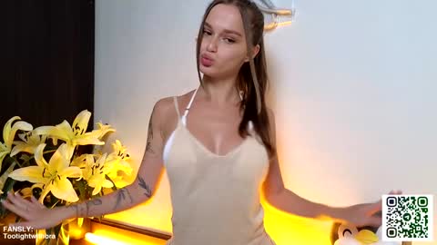 Snapshot of tootightwithbra chatting on 12.13.24 Kira online show from 12.13.24