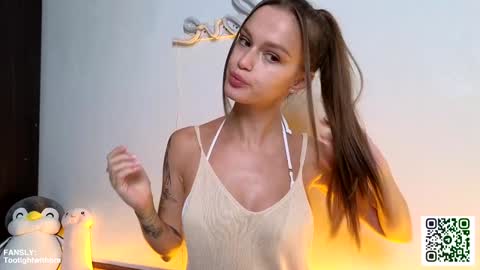 Snapshot of tootightwithbra chatting on 01.10.25 Kira online show from 01.10.25