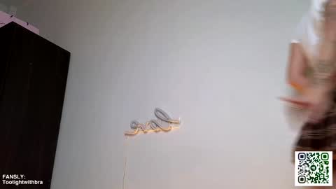 Snapshot of tootightwithbra chatting on 01.11.25 Kira online show from 01.11.25