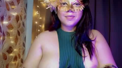 Snapshot of top_of_the_worldxxx chatting on 01.10.25 Queen LILY online show from 01.10.25