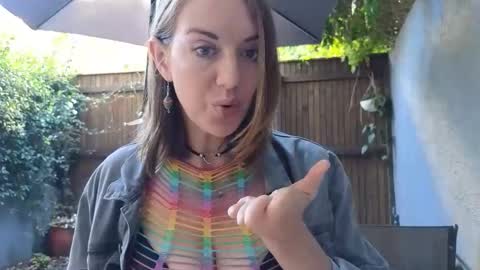 Snapshot of topsywilde chatting on 02.19.26 Topsy online show from 02.19.26