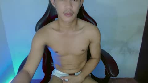 Snapshot of touch_of_alison chatting on 02.05.25 Alison online show from 02.05.25