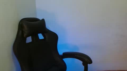 Snapshot of touch_of_alison chatting on 11.14.25 Alison online show from 11.14.25