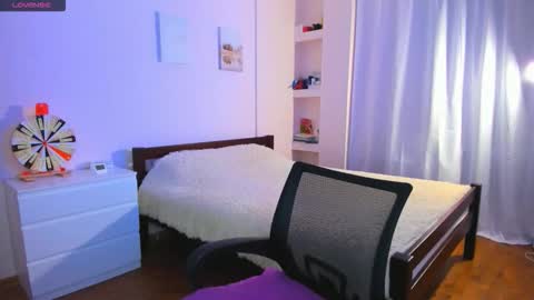 Snapshot of toxic_lina chatting on 12.01.25 Ellina online show from 12.01.25