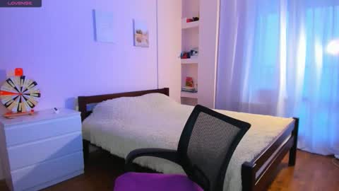 Snapshot of toxic_lina chatting on 12.04.25 Ellina online show from 12.04.25