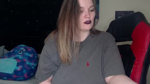 Snapshot of toxiclilly chatting on 01.08.25 Lilly Miss Mistress Goddess Maam Queen Boss online show from 01.08.25