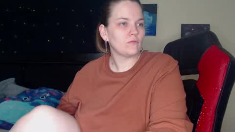 Snapshot of toxiclilly chatting on 02.05.25 Lilly Miss Mistress Goddess Maam Queen Boss online show from 02.05.25