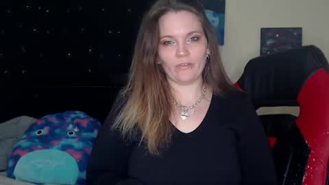 Snapshot of toxiclilly chatting on 02.06.25 Lilly Miss Mistress Goddess Maam Queen Boss online show from 02.06.25