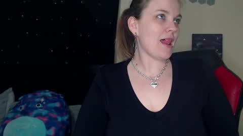 Snapshot of toxiclilly chatting on 02.22.25 Lilly Miss Mistress Goddess Maam Queen Boss online show from 02.22.25