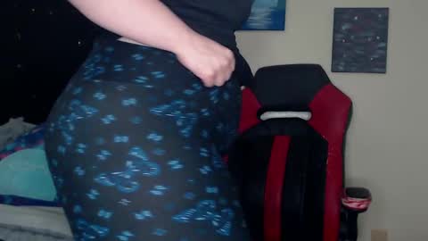 Snapshot of toxiclilly chatting on 02.23.25 Lilly Miss Mistress Goddess Maam Queen Boss online show from 02.23.25