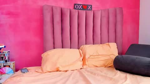 toxiclove01 online show from 12.20.25