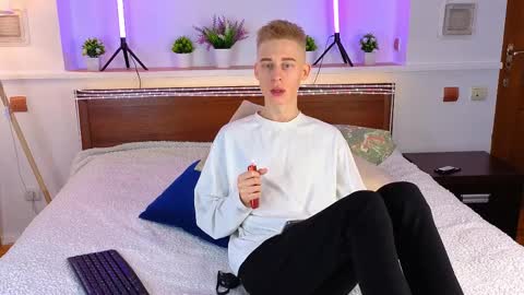 Max online show from 04.08.26