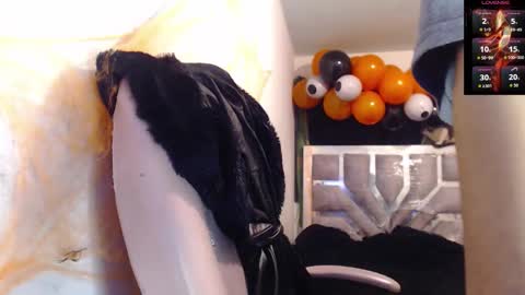 Snapshot of toxxxic_cams chatting on 10.19.25 toxca69 online show from 10.19.25