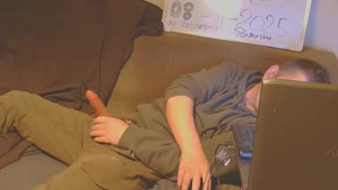 Snapshot of toyboy5546 chatting on 11.08.25 Toyboy online show from 11.08.25