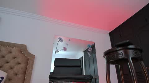 Snapshot of trannypartner chatting on 10.17.25 Juliana Giiraldo online show from 10.17.25